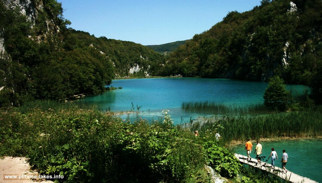 Approach to Kaluđerovac Jezero @ Plitvice Lakes, summer