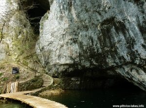 Crossing Kaludjerovac lake and approach to Šupljara cave - Plitvice Lakes